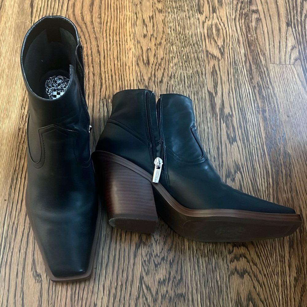 Vince Camuto amtinda bootie size 9